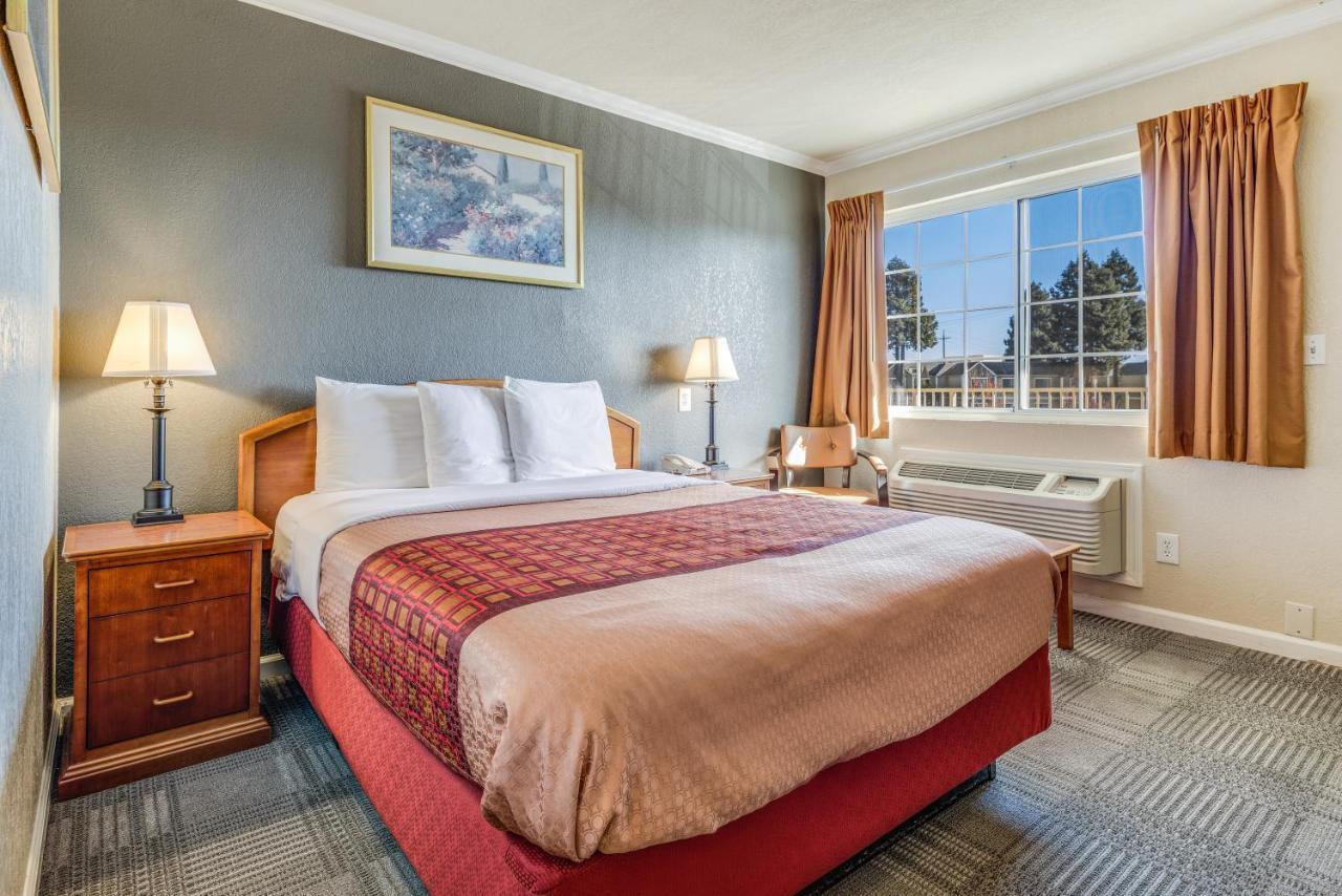 Americas Best Value Inn - Петалума Екстериор снимка