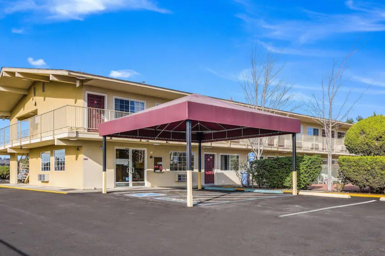 Americas Best Value Inn - Петалума Екстериор снимка