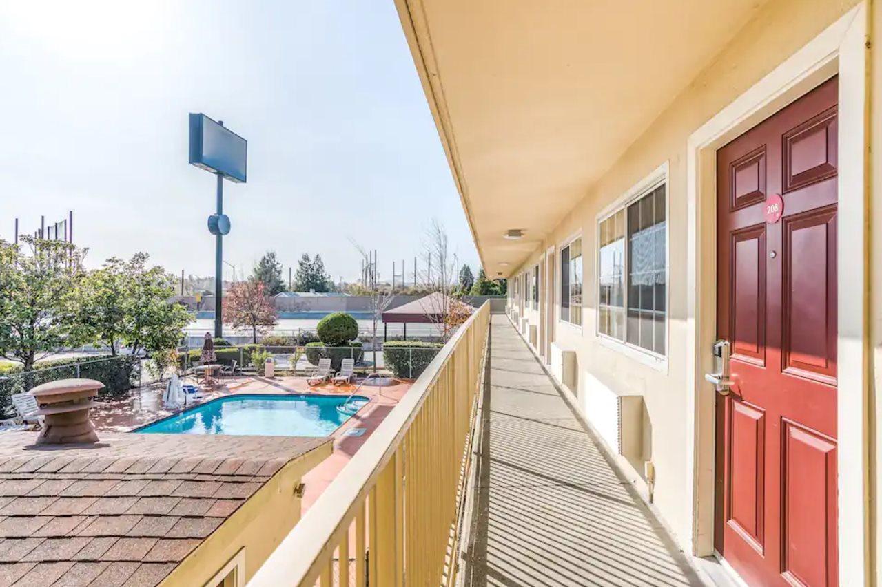 Americas Best Value Inn - Петалума Екстериор снимка
