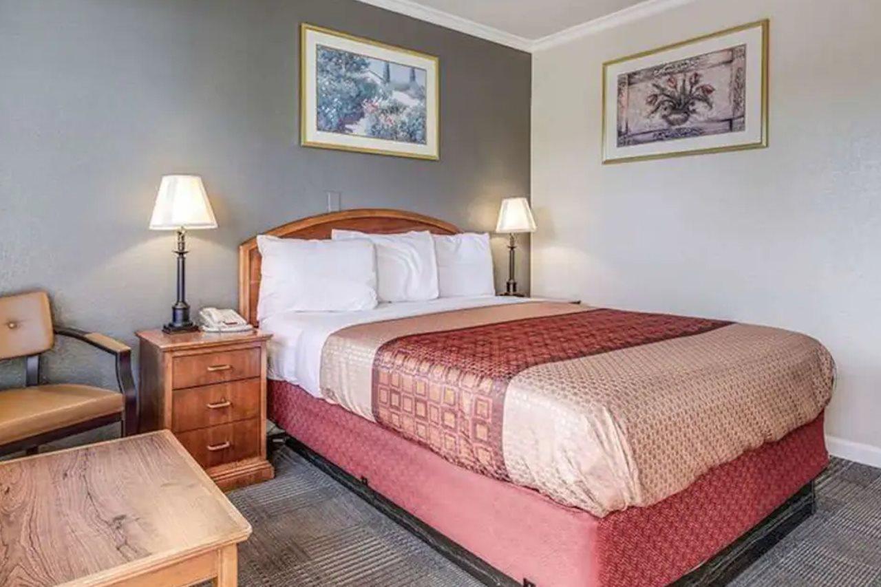 Americas Best Value Inn - Петалума Екстериор снимка