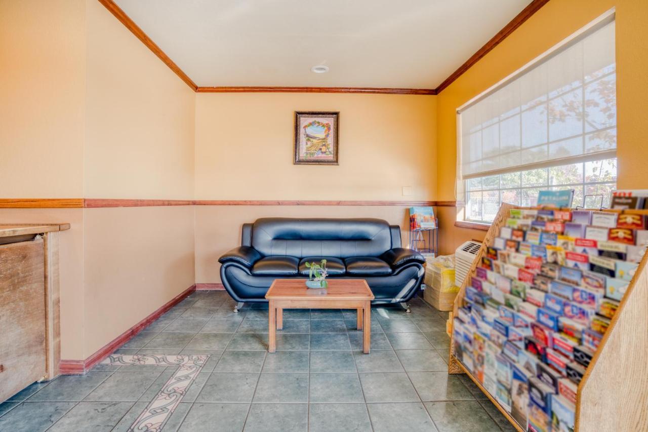 Americas Best Value Inn - Петалума Екстериор снимка